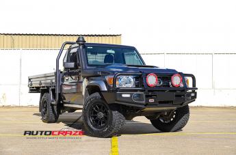 TOYOTA LANDCRUSIER REBEL MATTE BLACK